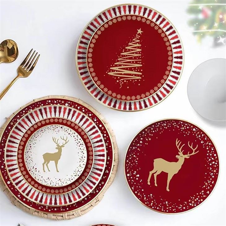 Set de tacâmuri din ceramică clasic de Crăciun
