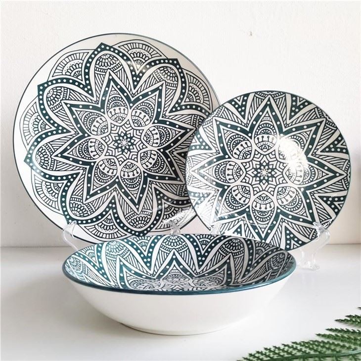 18 Pieces Ceramic Dinnerware