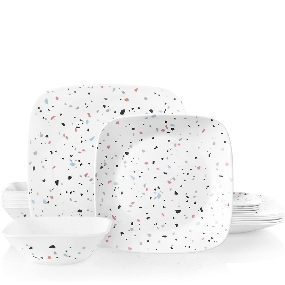 Set de farfurii mici din ceramică proaspătă